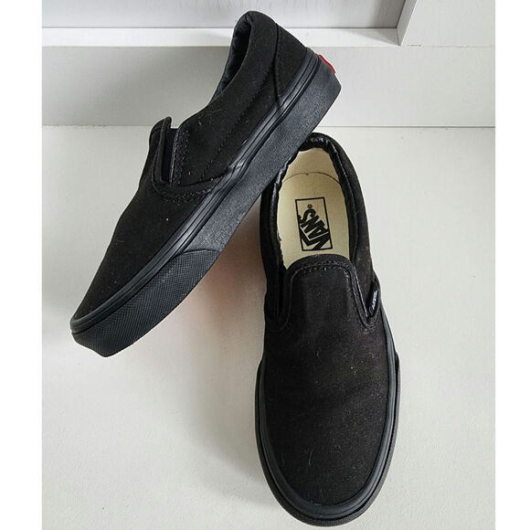 Vans Unisex  Kids' Classic Black Canvas Slip-On Skate Shoe - Kids 1 Youth - Picture 1 of 8